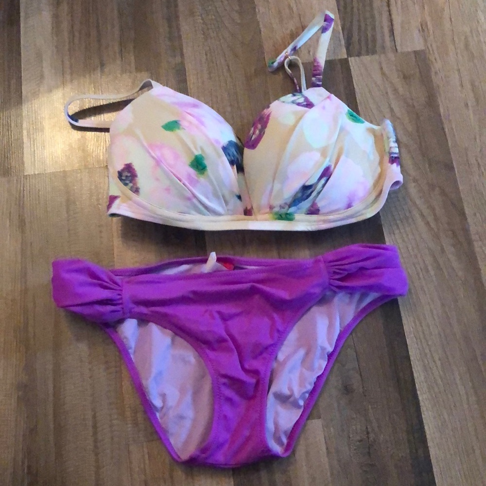 Victoria’s Secret bathing suit, 32DD, M bottoms